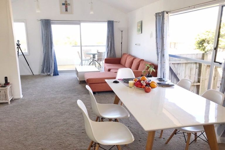 Photo of property in 1/25 Aotearoa Terrace, Murrays Bay, Auckland, 0630