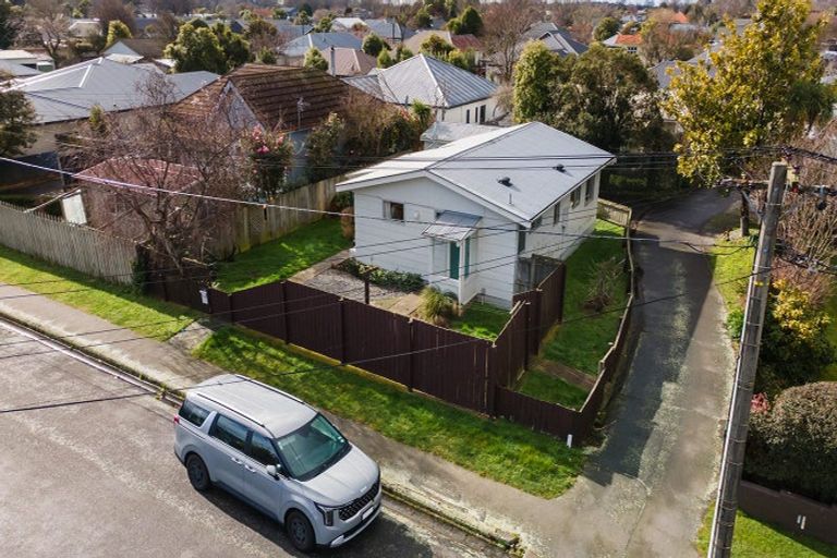 Photo of property in 1/24 Stapletons Road, Richmond, Christchurch, 8013