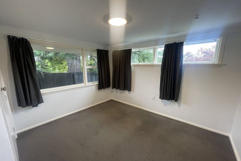 Photo of property in 2 Ilfracombe Place, Burnside, Christchurch, 8053
