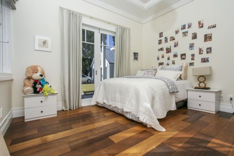 Photo of property in 21 Norwood Road, Bayswater, Auckland, 0622