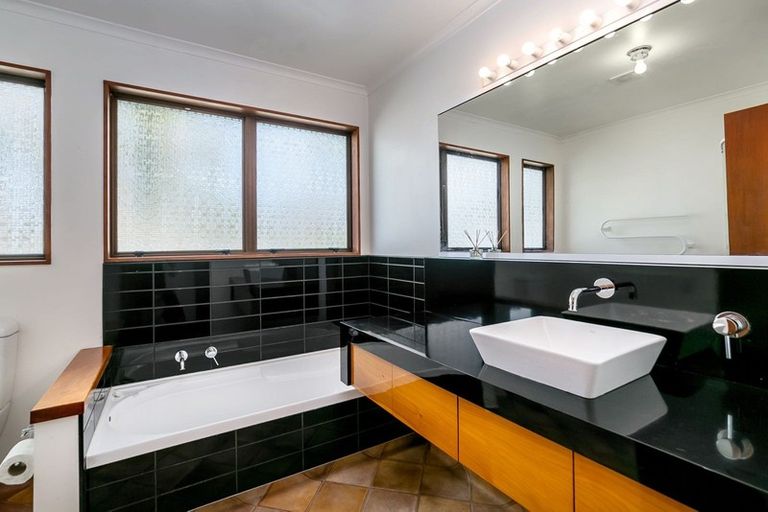 Photo of property in 30 Kitchener Street, Martinborough, 5711