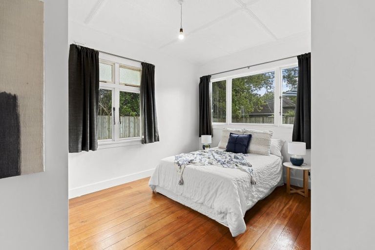 Photo of property in 11 Woodleigh Street, Frankleigh Park, New Plymouth, 4310