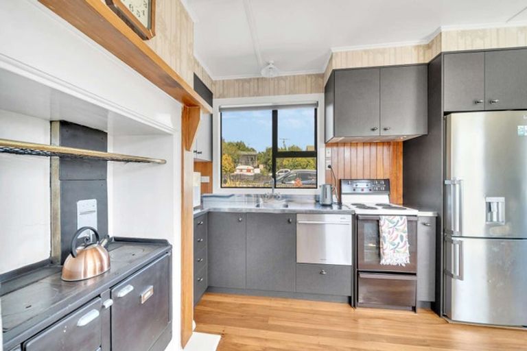 Photo of property in 24 Halsey Street, Clinton, 9534