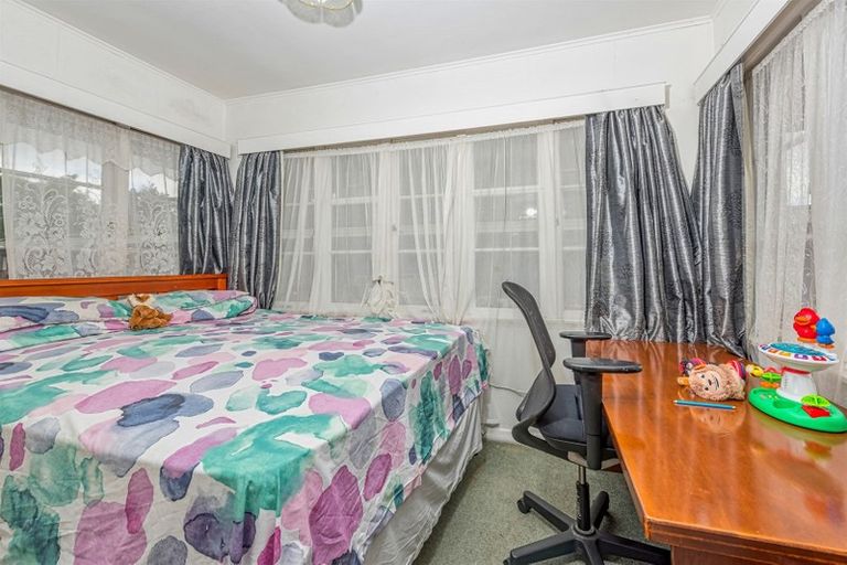 Photo of property in 4168 Great North Road, Glendene, Auckland, 0602