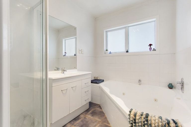 Photo of property in 104 Te Atatu Road, Te Atatu South, Auckland, 0610