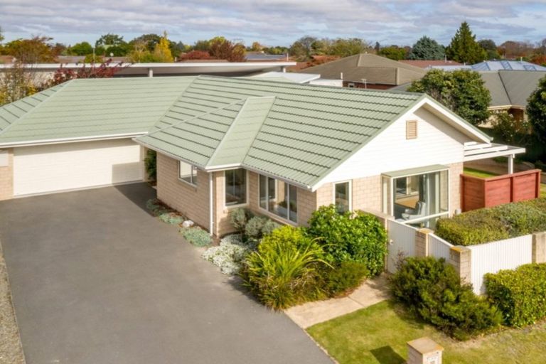 Photo of property in 10 Harrys Way, Redwood, Christchurch, 8051