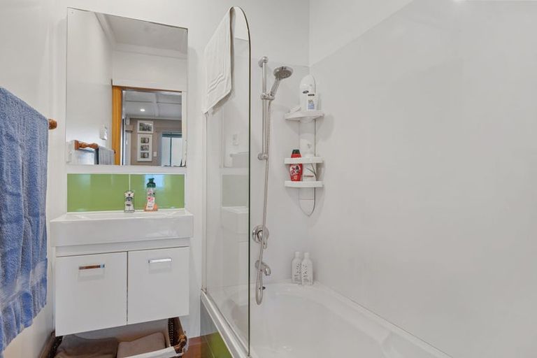 Photo of property in 39 Belt Road, Moturoa, New Plymouth, 4310