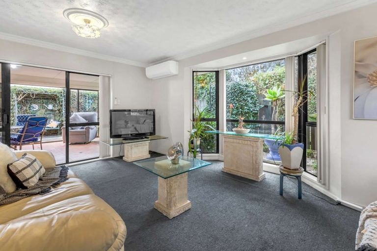 Photo of property in 3 Caroline Crescent, Highbury, Palmerston North, 4412