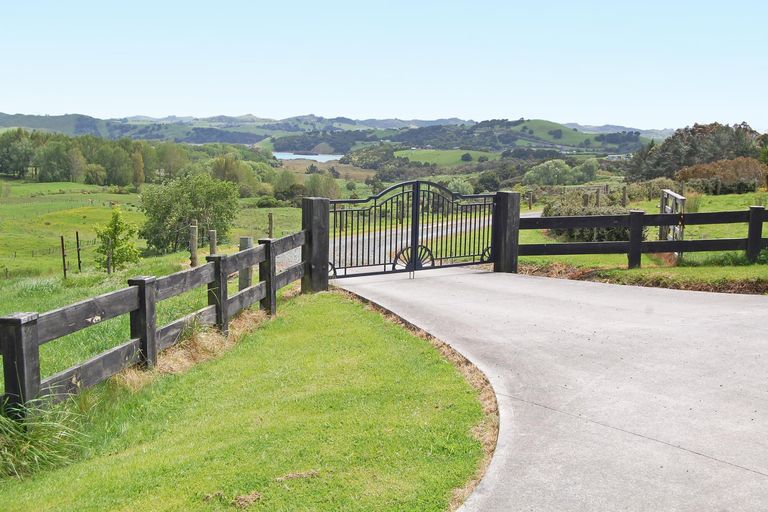 Photo of property in 924 Oneriri Road, Kaiwaka, 0573