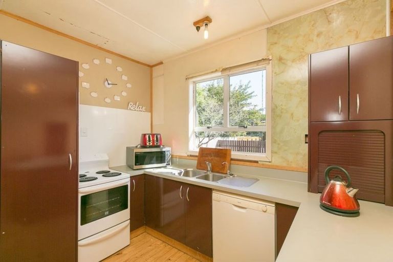 Photo of property in 464 South Road, Omata, New Plymouth, 4374