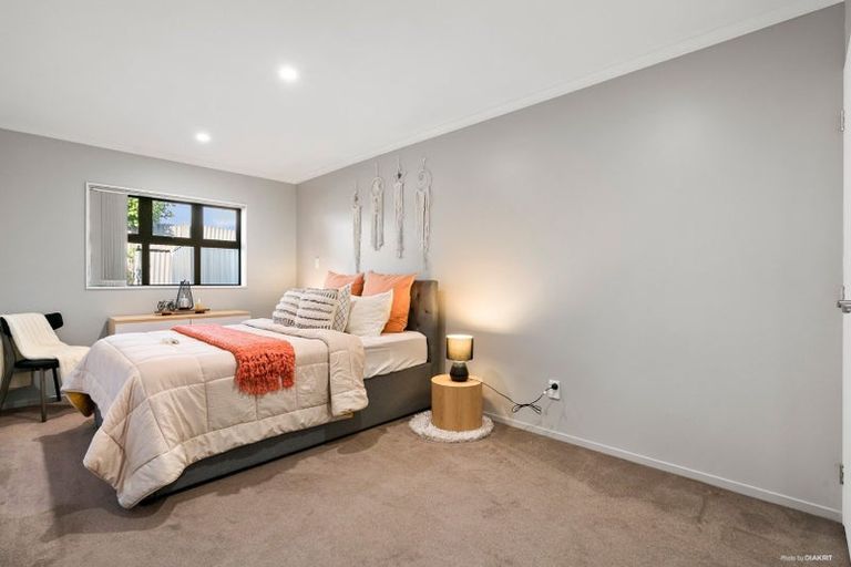 Photo of property in 15a Seaward Place, Wattle Downs, Auckland, 2103