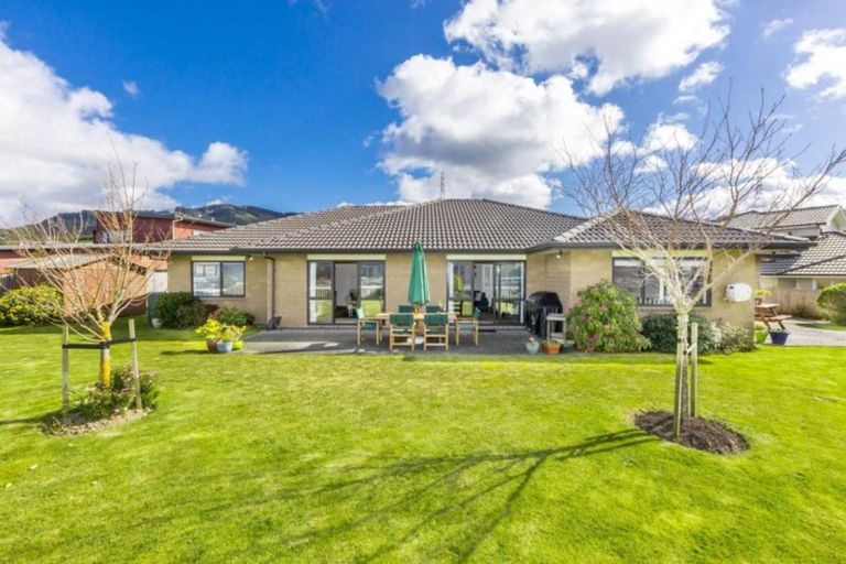Photo of property in 57 Riverstone Drive, Riverstone Terraces, Upper Hutt, 5018