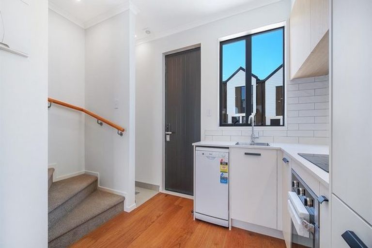 Photo of property in 71 Waipuhinui Way, Wiri, Auckland, 2104