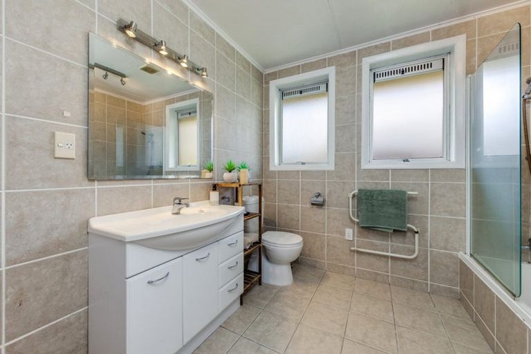 Photo of property in 3 Mccall Place, Opaheke, Papakura, 2113