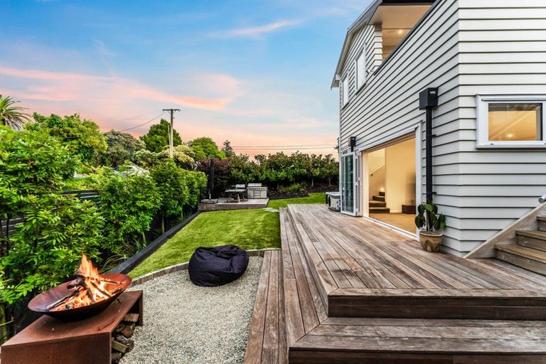 Photo of property in 16 Rewi Street, Torbay, Auckland, 0630