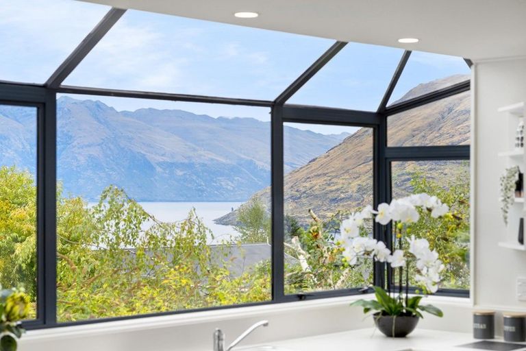 Photo of property in 18a Avalon Crescent, Fernhill, Queenstown, 9300