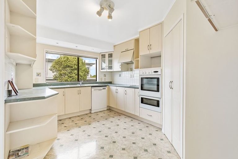 Photo of property in 1/43 Eastcliffe Road, Castor Bay, Auckland, 0620