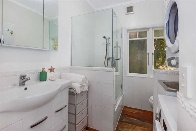 Photo of property in 57-59 Seaview Road, Paremata, Porirua, 5024