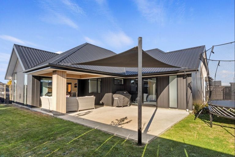 Photo of property in 16 Valour Drive, Rangiora, 7400