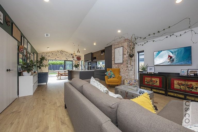 Photo of property in 83 Vinistra Road, Kumeu, 0810