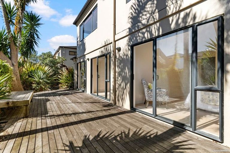 Photo of property in 41a The Esplanade, Eastern Beach, Auckland, 2012