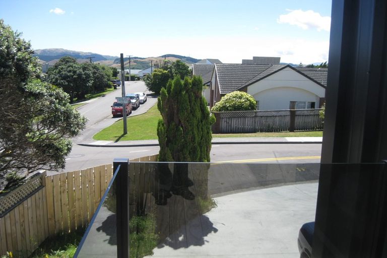 Photo of property in 23 Petherick Crescent, Johnsonville, Wellington, 6037