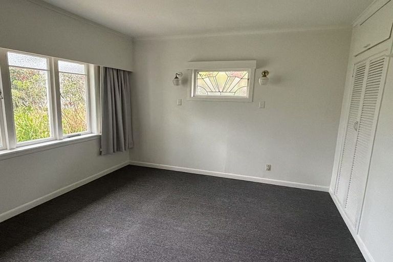 Photo of property in 10 Seaview Road, Milford, Auckland, 0620
