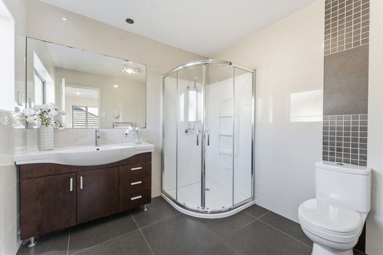 Photo of property in 7 Andy Crescent, Flat Bush, Auckland, 2016
