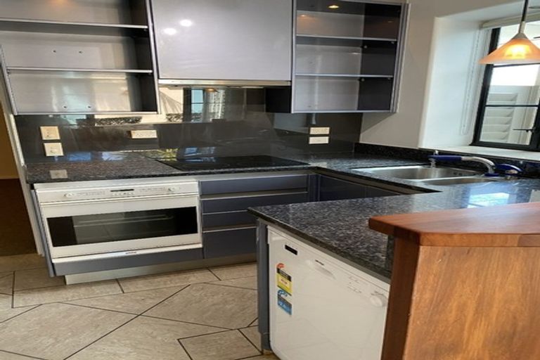 Photo of property in 1/60 Milford Road, Milford, Auckland, 0620