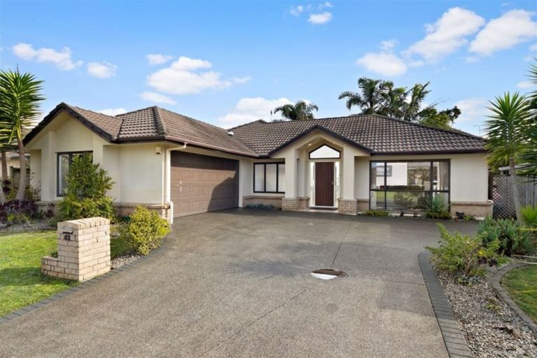 Photo of property in 62 Thornbury Crescent, East Tamaki Heights, Auckland, 2016
