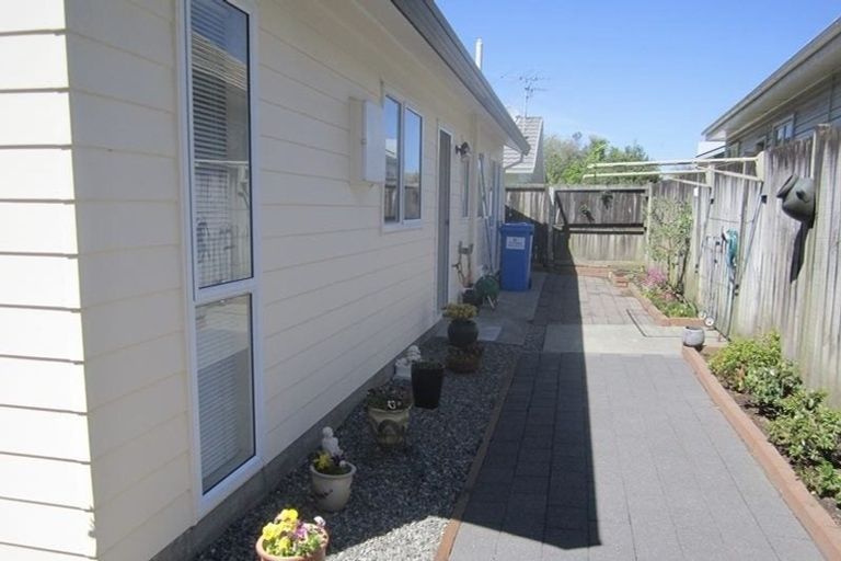 Photo of property in 1/169 Whites Line East, Waiwhetu, Lower Hutt, 5010