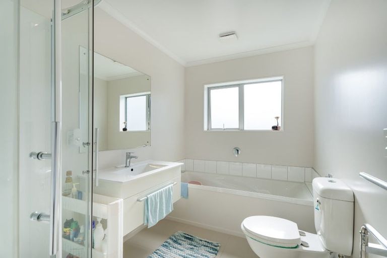 Photo of property in 71 Grenada Drive, Grenada Village, Wellington, 6037