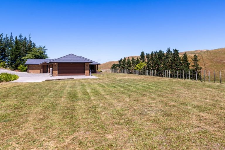 Photo of property in 690 Swamp Road, Puketapu, Napier, 4183