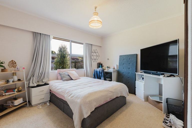 Photo of property in 22 Hind Place, Hokowhitu, Palmerston North, 4410