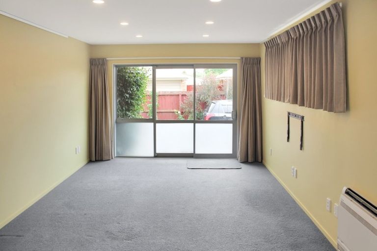 Photo of property in 2/39b Oakhampton Street, Hornby, Christchurch, 8042