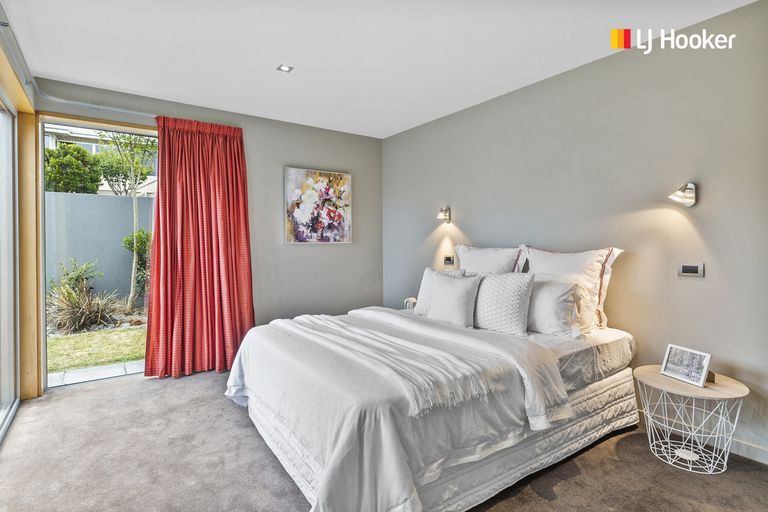 Photo of property in 17 Cornwall Street, Vauxhall, Dunedin, 9013