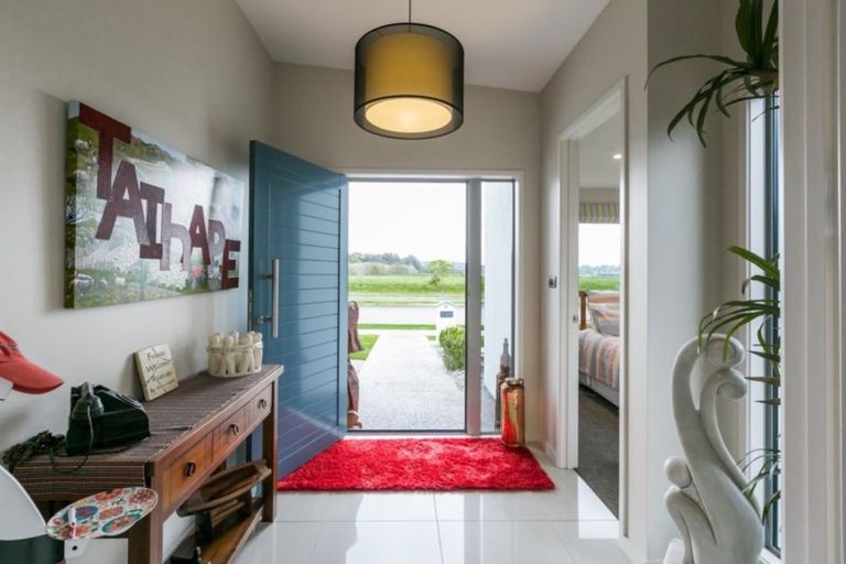 Photo of property in 52 Orotu Drive, Poraiti, Napier, 4112