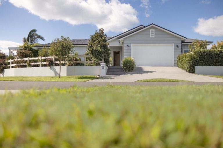 Photo of property in 18 Montia Close, Papamoa Beach, Papamoa, 3118