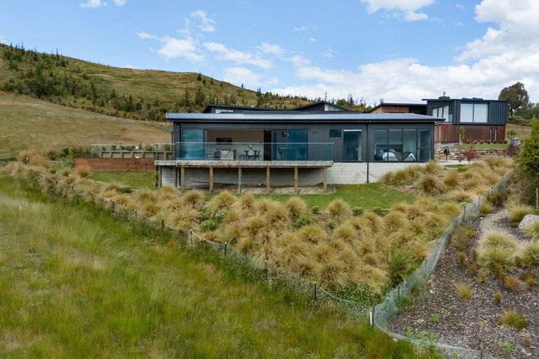 Photo of property in 13 Akitu Rise, Wanaka, 9305