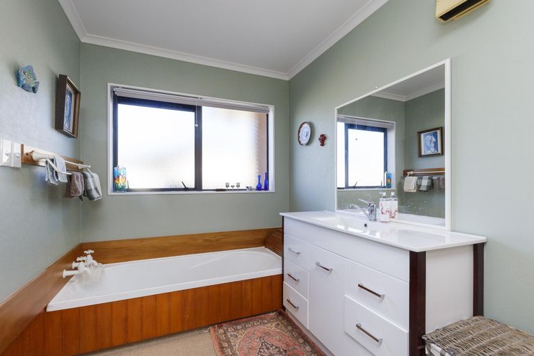 Photo of property in 75 Lyndhurst Street, Takaro, Palmerston North, 4412