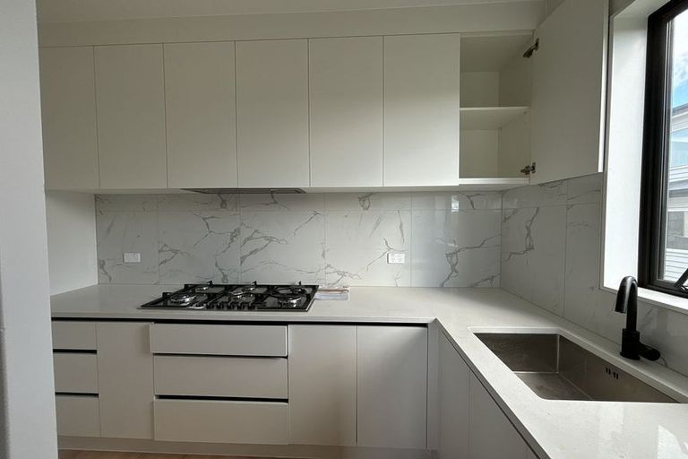 Photo of property in 5 Prevost Lane, Oteha, Auckland, 0632