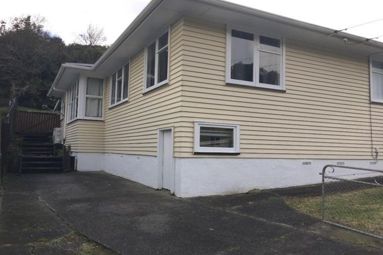 Photo of property in 198 Sievers Grove, Cannons Creek, Porirua, 5024