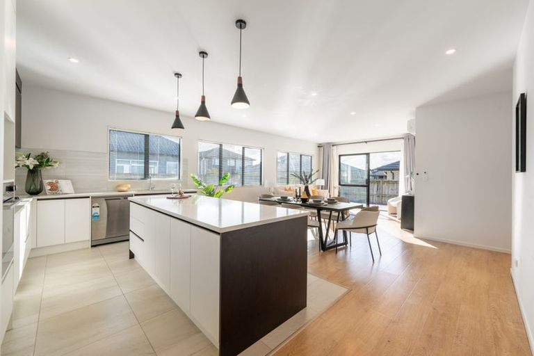 Photo of property in 6 Twin Parks Rise, Papakura, 2110