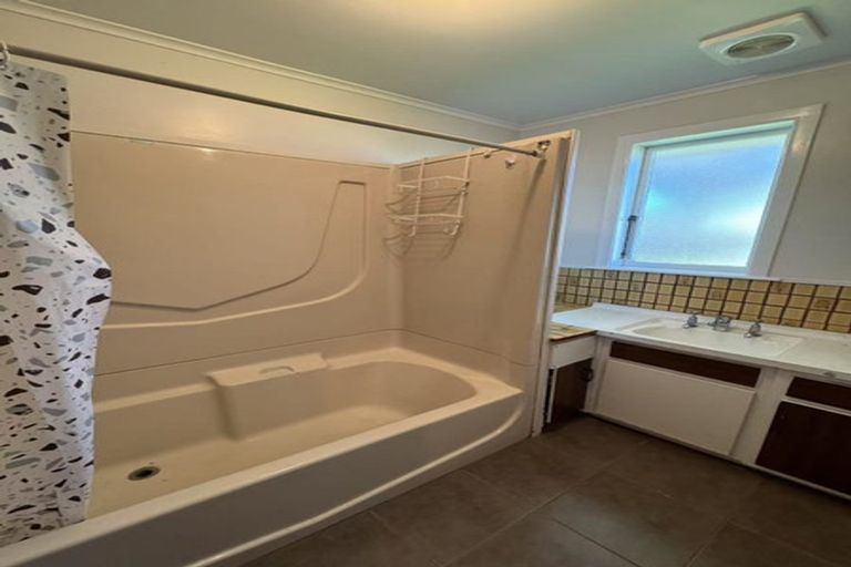 Photo of property in 572 Beach Road, Rothesay Bay, Auckland, 0630