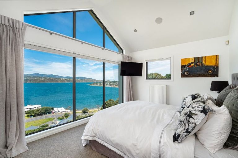 Photo of property in 8 Nevay Road, Karaka Bays, Wellington, 6022