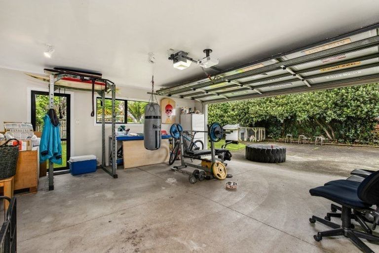 Photo of property in 16 Montmere Avenue, Te Atatu Peninsula, Auckland, 0610