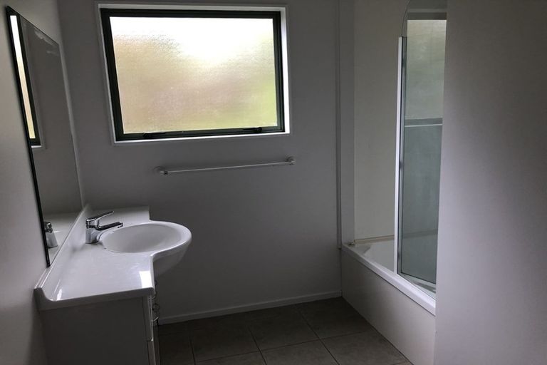 Photo of property in 12a Midgley Road, West Harbour, Auckland, 0618