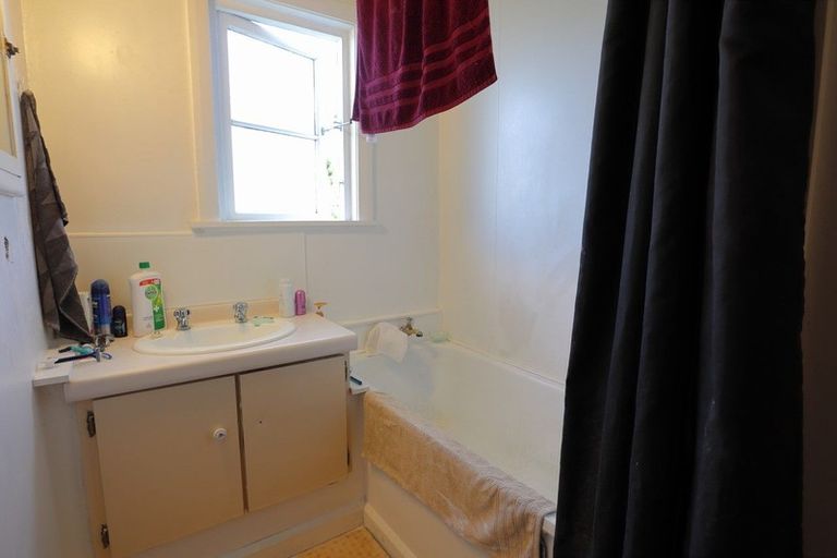 Photo of property in 28 Egmont Street, Patea, 4520