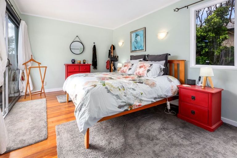 Photo of property in 19 Oak Avenue, Paremata, Porirua, 5024