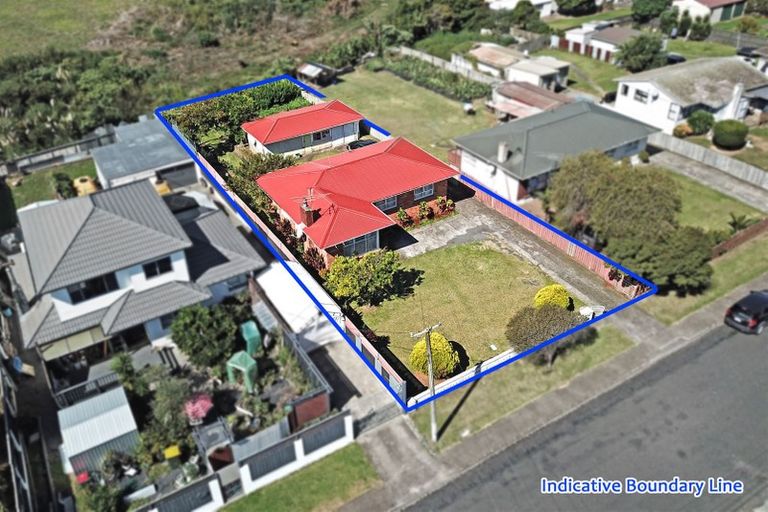 Photo of property in 33 Blake Road, Mangere East, Auckland, 2024